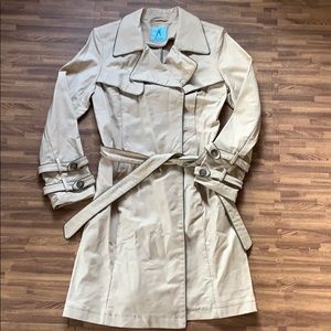 NWOT Marciano / Guess beige trench LARGE